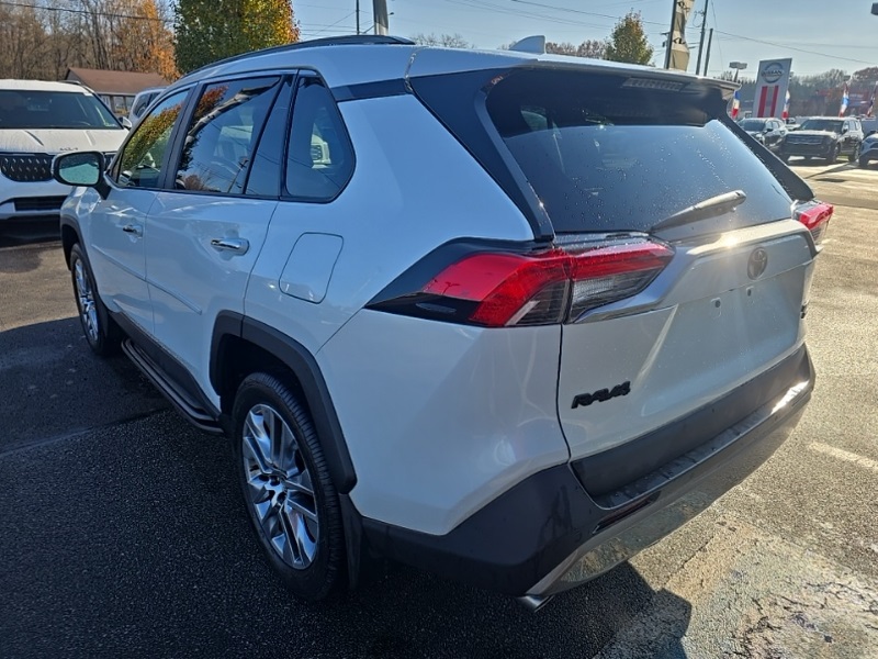 2023 Toyota RAV4 Limited photo 3