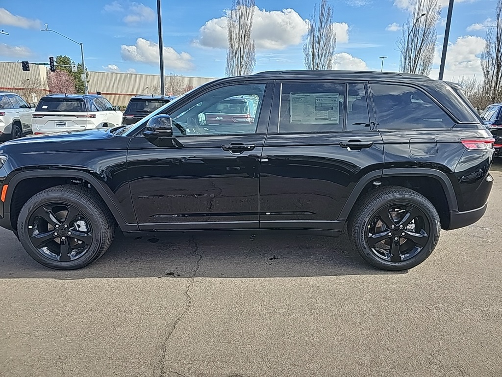 2025 Jeep Grand Cherokee Limited photo 2