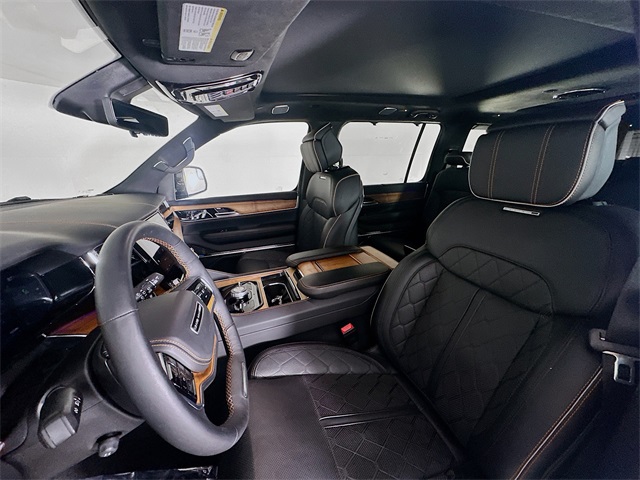 2024 Jeep Wagoneer L Series III photo 20