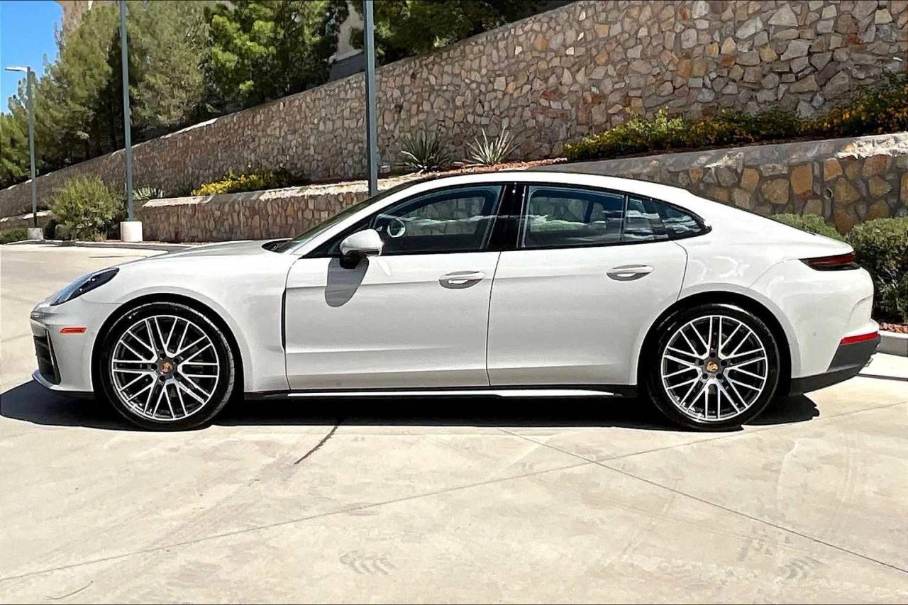 2026 Porsche Panamera 4 photo 2