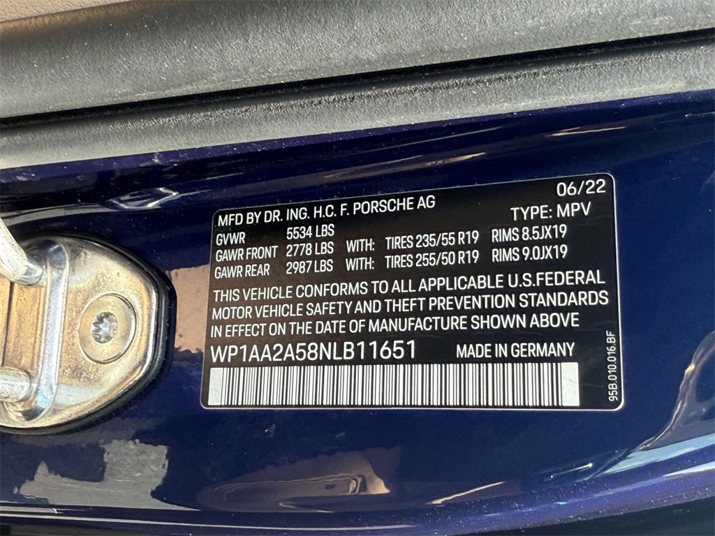 2022 Porsche Macan Base photo 30
