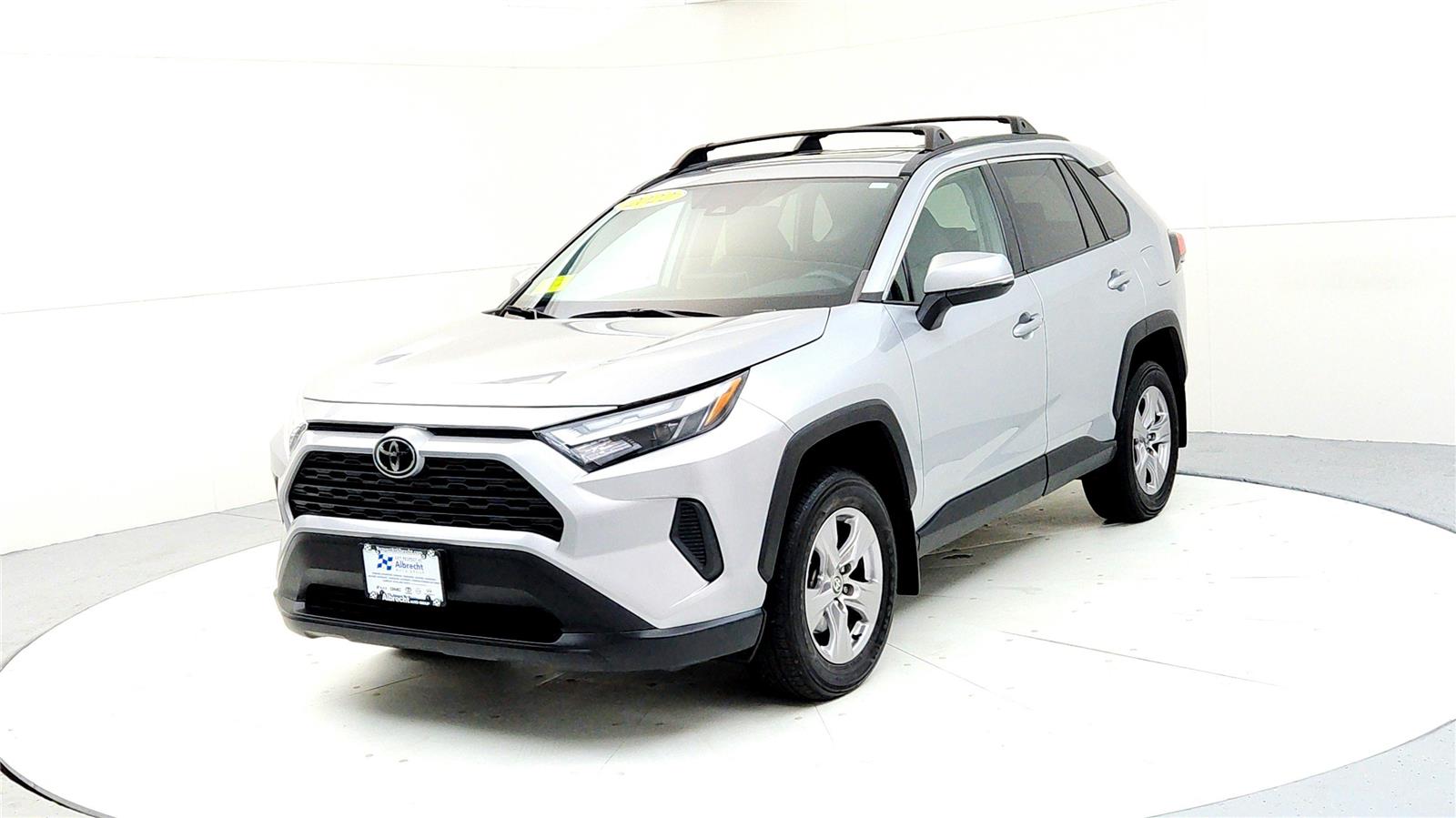 Used 2022 Toyota RAV4 XLE with VIN 2T3P1RFV9NW324604 for sale in Kansas City