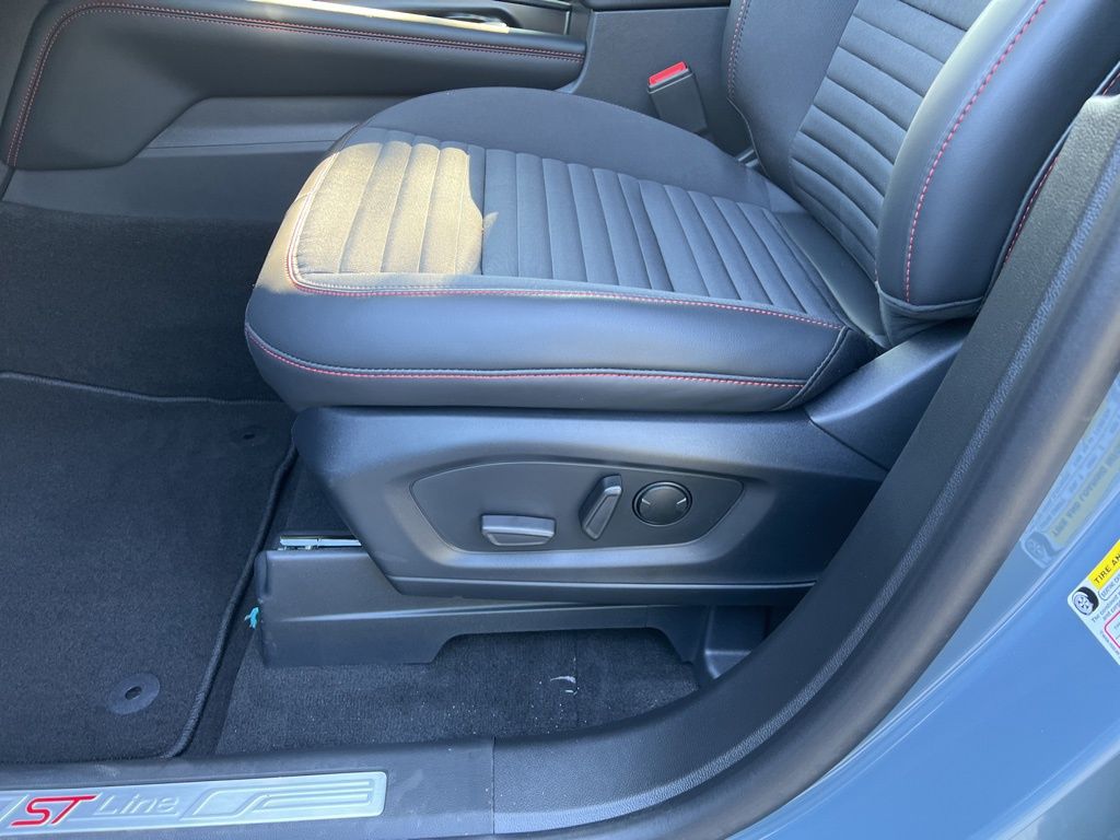2025 Ford Explorer ST-Line photo 12
