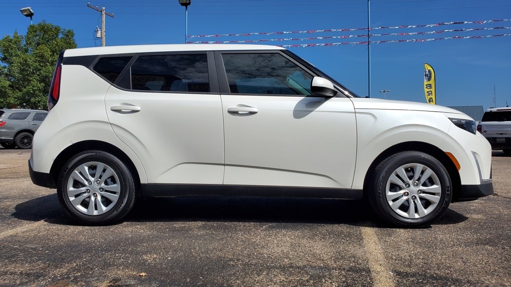 2023 Kia Soul LX photo 9