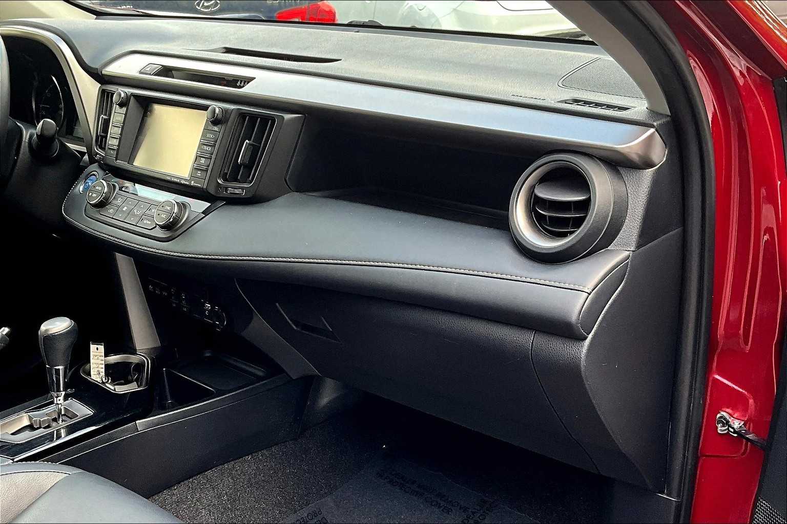 2018 Toyota RAV4 Hybrid Limited photo 17