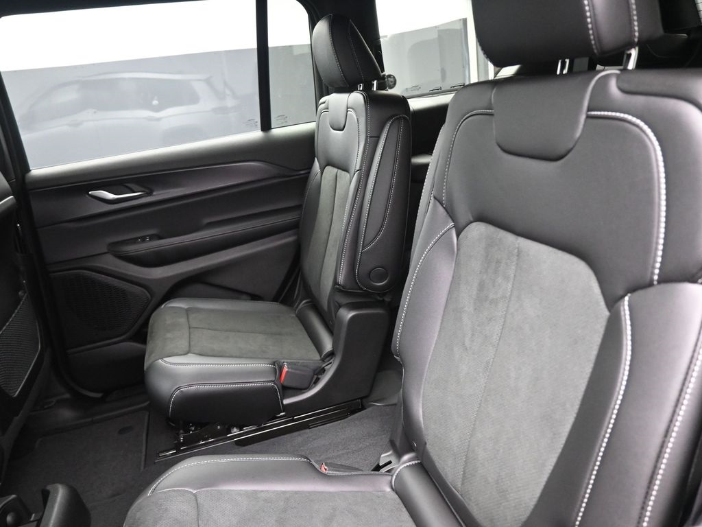 2025 Jeep Grand Cherokee Altitude X photo 13