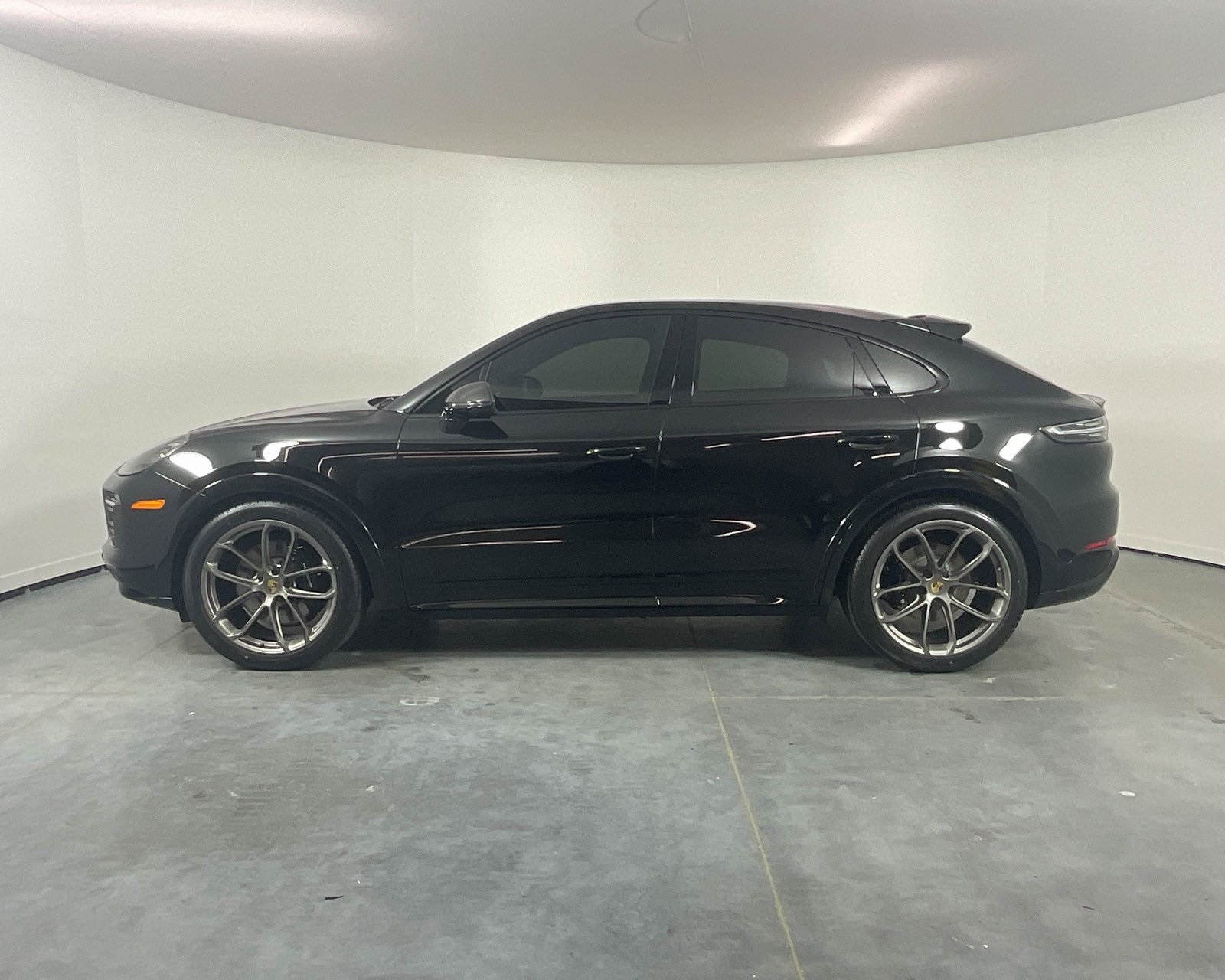 2023 Porsche Cayenne Coupe GTS photo 2