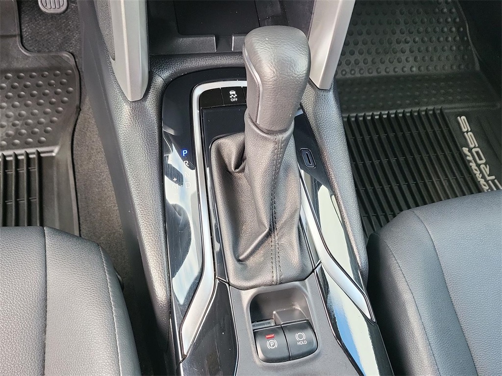 2024 Toyota Corolla Cross XLE photo 8