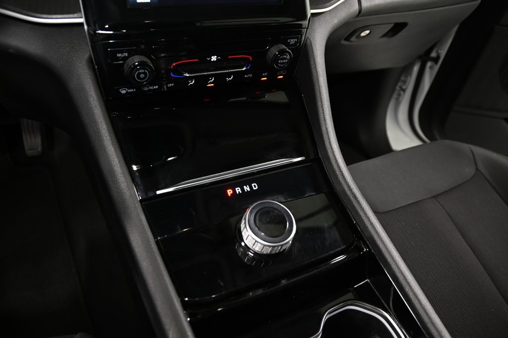 2023 Jeep Grand Cherokee Laredo photo 16