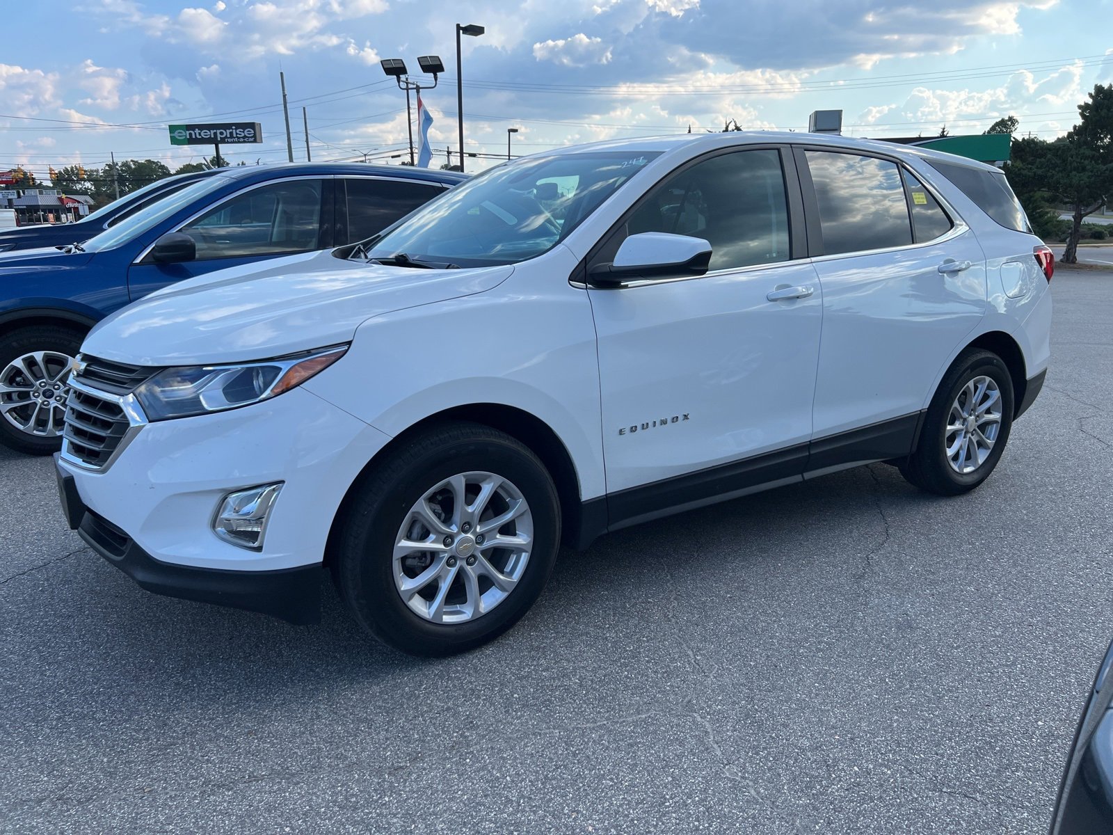 2021 Chevrolet Equinox LT photo 2