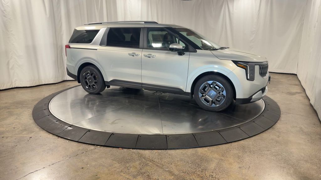 2026 Kia Carnival EX photo 3