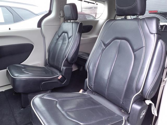 2023 Chrysler Pacifica Limited photo 6