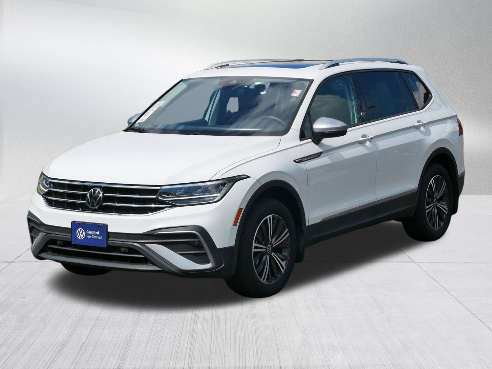 2024 Volkswagen Tiguan Wolfsburg Edition photo 2