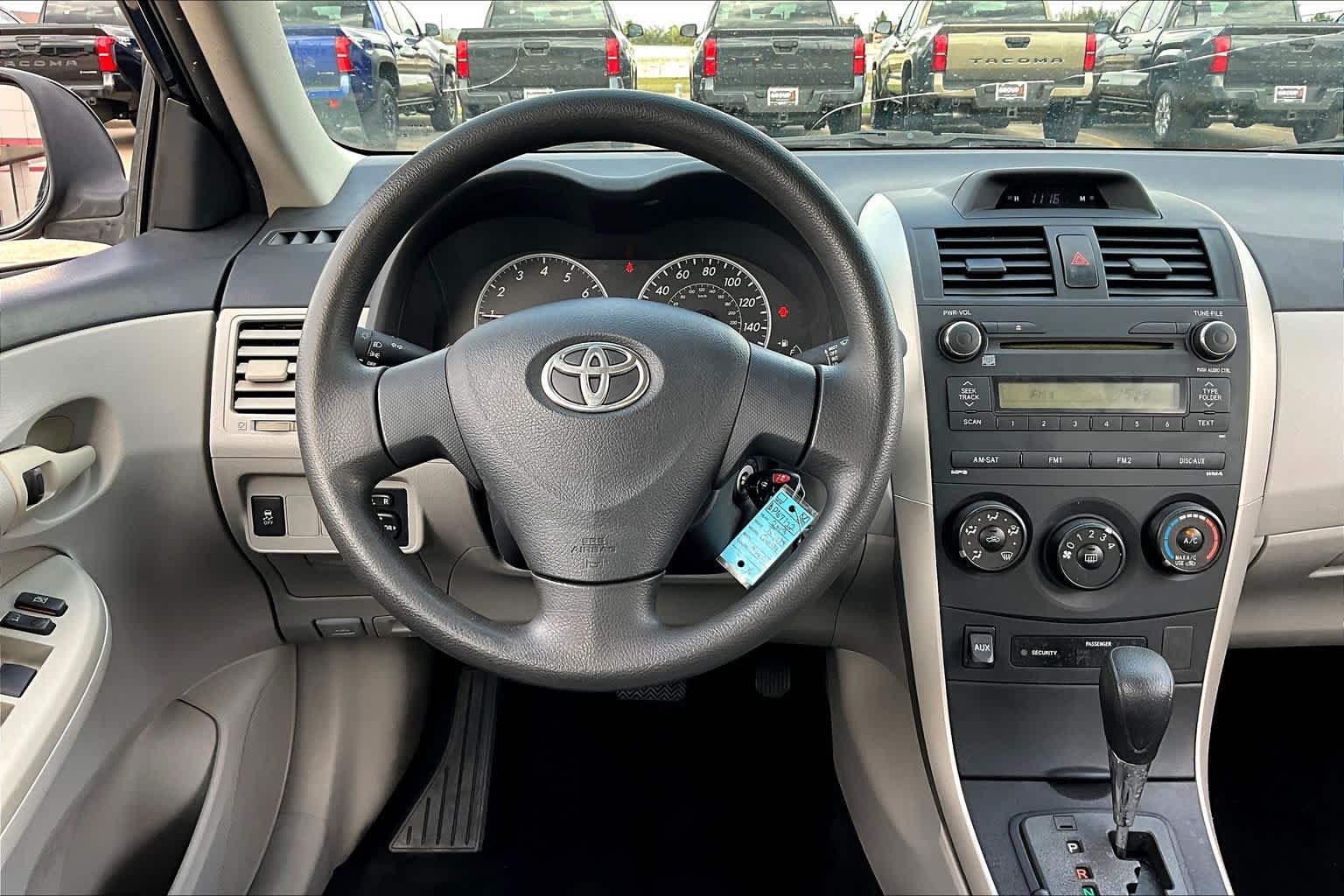 2013 Toyota Corolla LE photo 3