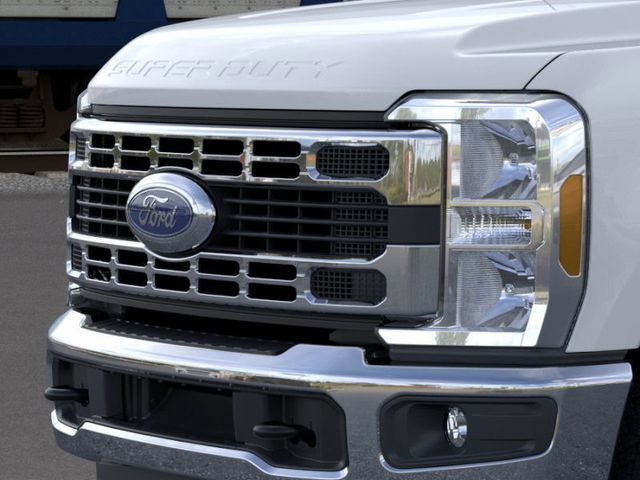 2026 Ford F-350 XLT photo 14