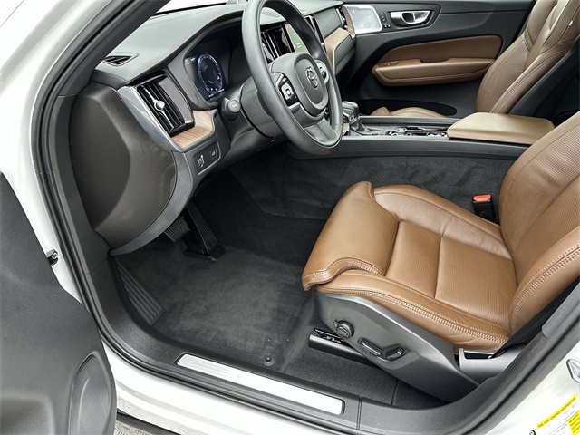 2021 Volvo XC60 T5 Inscription photo 3