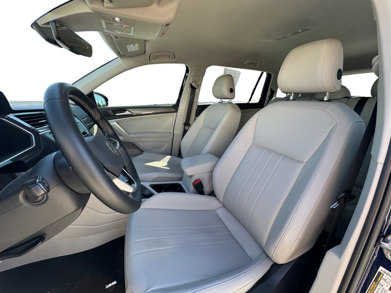 2022 Volkswagen Tiguan SE photo 2