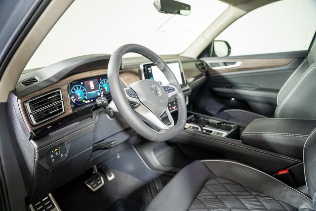 2025 Volkswagen Atlas SEL Premium R-Line photo 13