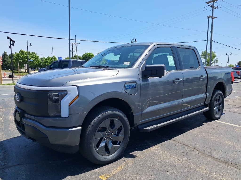 2025 Ford F-150 Lightning Flash's photo