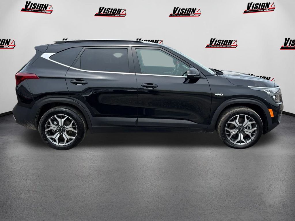2023 Kia Seltos EX photo 4