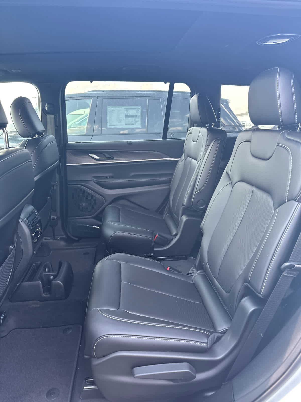 2025 Jeep Grand Cherokee Limited photo 12