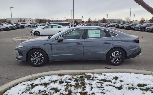 2026 Hyundai Sonata Hybrid Blue's photo