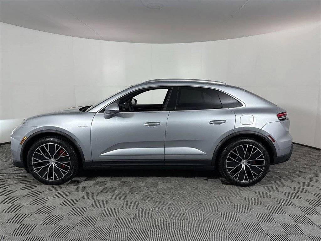 2025 Porsche Macan Electric photo 2