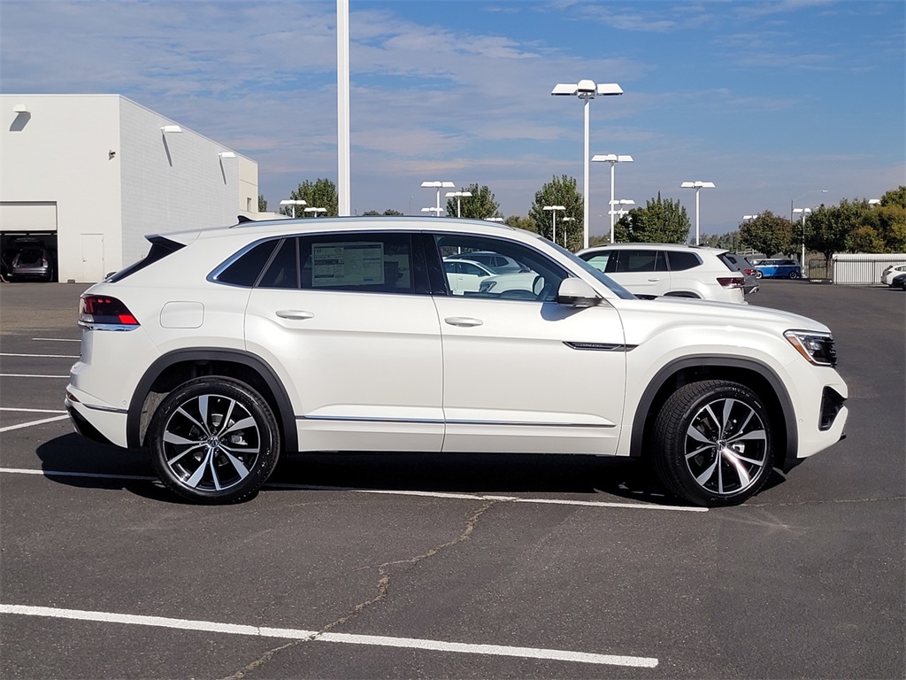 2026 Volkswagen Atlas Cross Sport SEL Premium R-Line photo 4