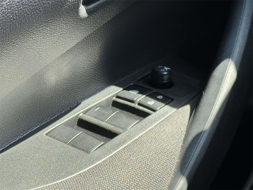 2025 Toyota Corolla LE photo 27