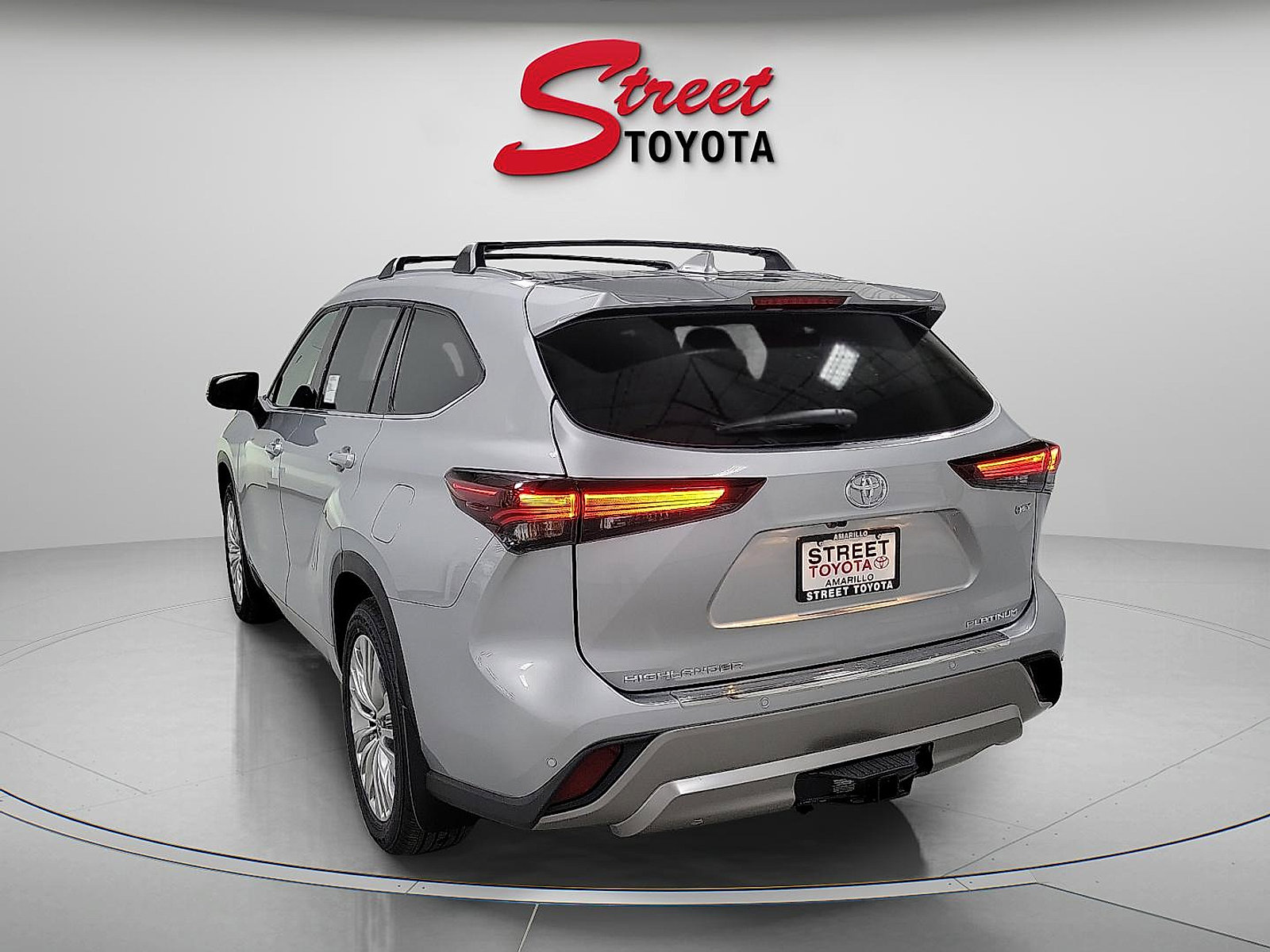 2025 Toyota Highlander Hybrid Platinum photo 2