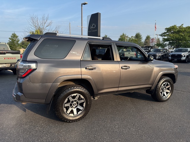2018 Toyota 4Runner TRD Off-Road photo 3