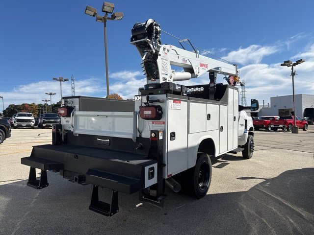2024 Chevrolet Silverado 6500HD Work Truck photo 4