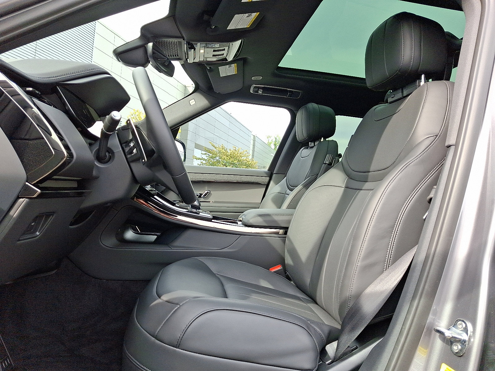 2025 Land Rover Range Rover Sport P400 Dynamic SE photo 10