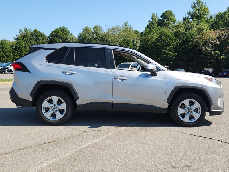 2019 Toyota RAV4 XLE photo 2