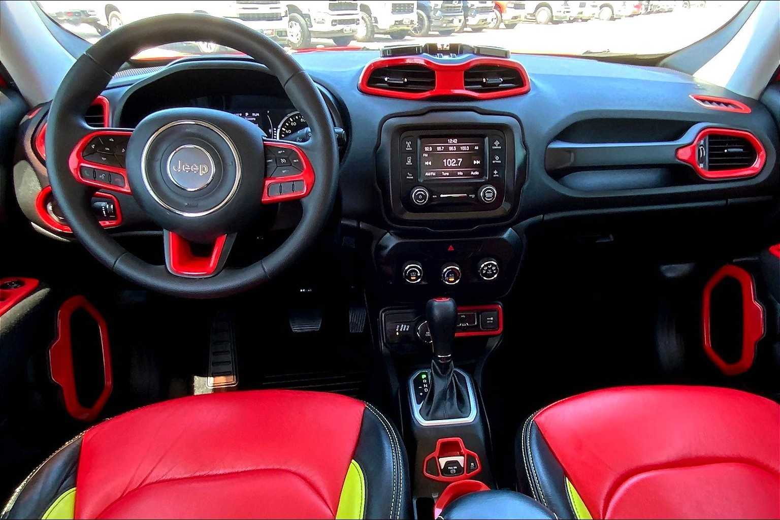 2020 Toyota RAV4 LE photo 13