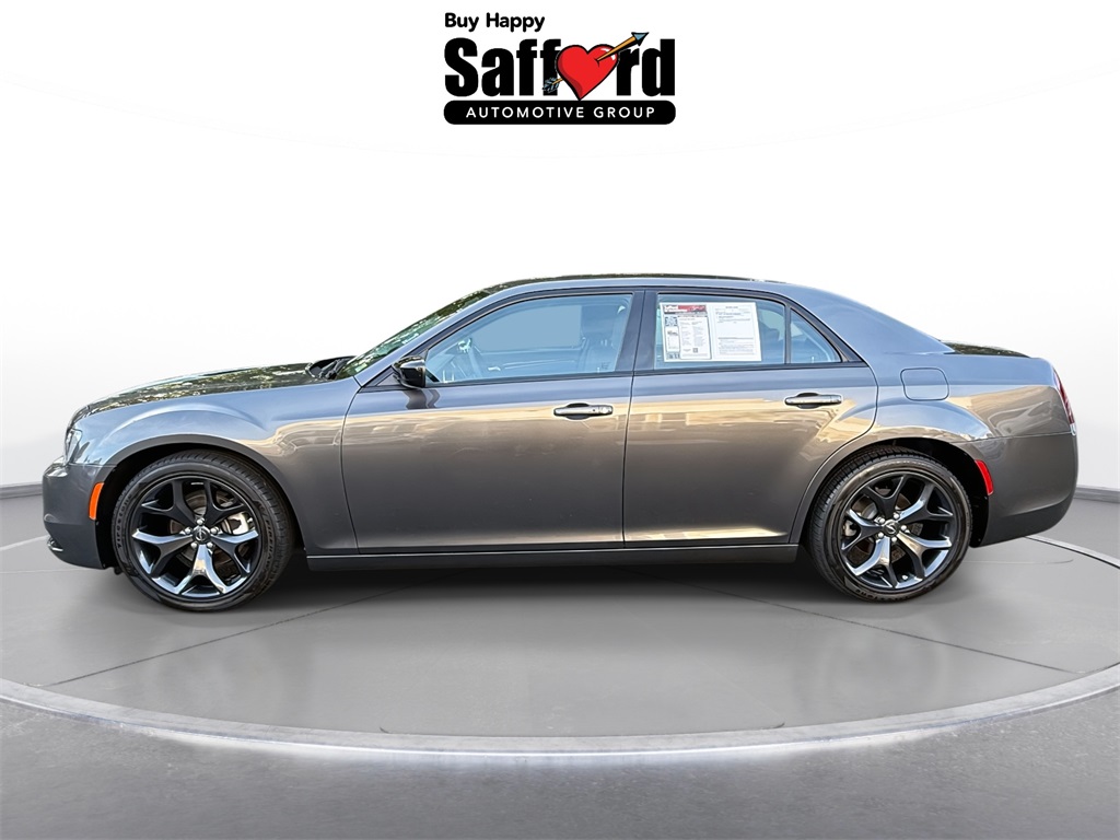 2023 Chrysler 300 Touring photo 4