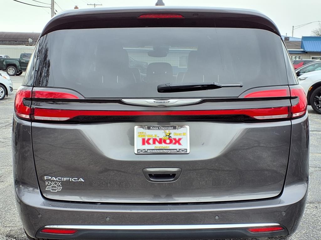 2023 Chrysler Pacifica Touring L photo 4