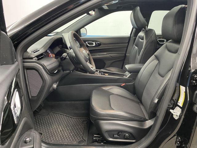 2025 Jeep Compass Latitude photo 4