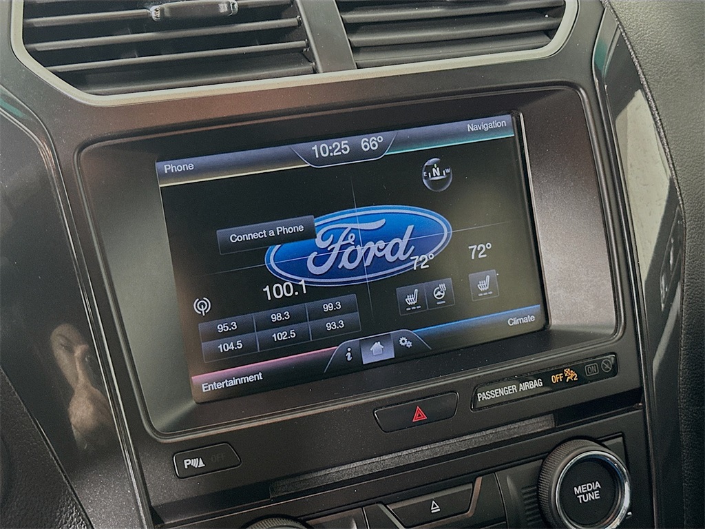 2016 Ford Explorer XLT photo 12