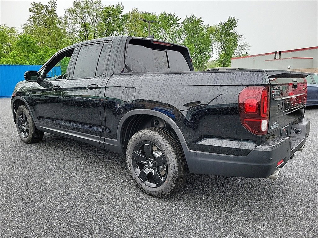 2025 Honda Ridgeline Black Edition photo 2
