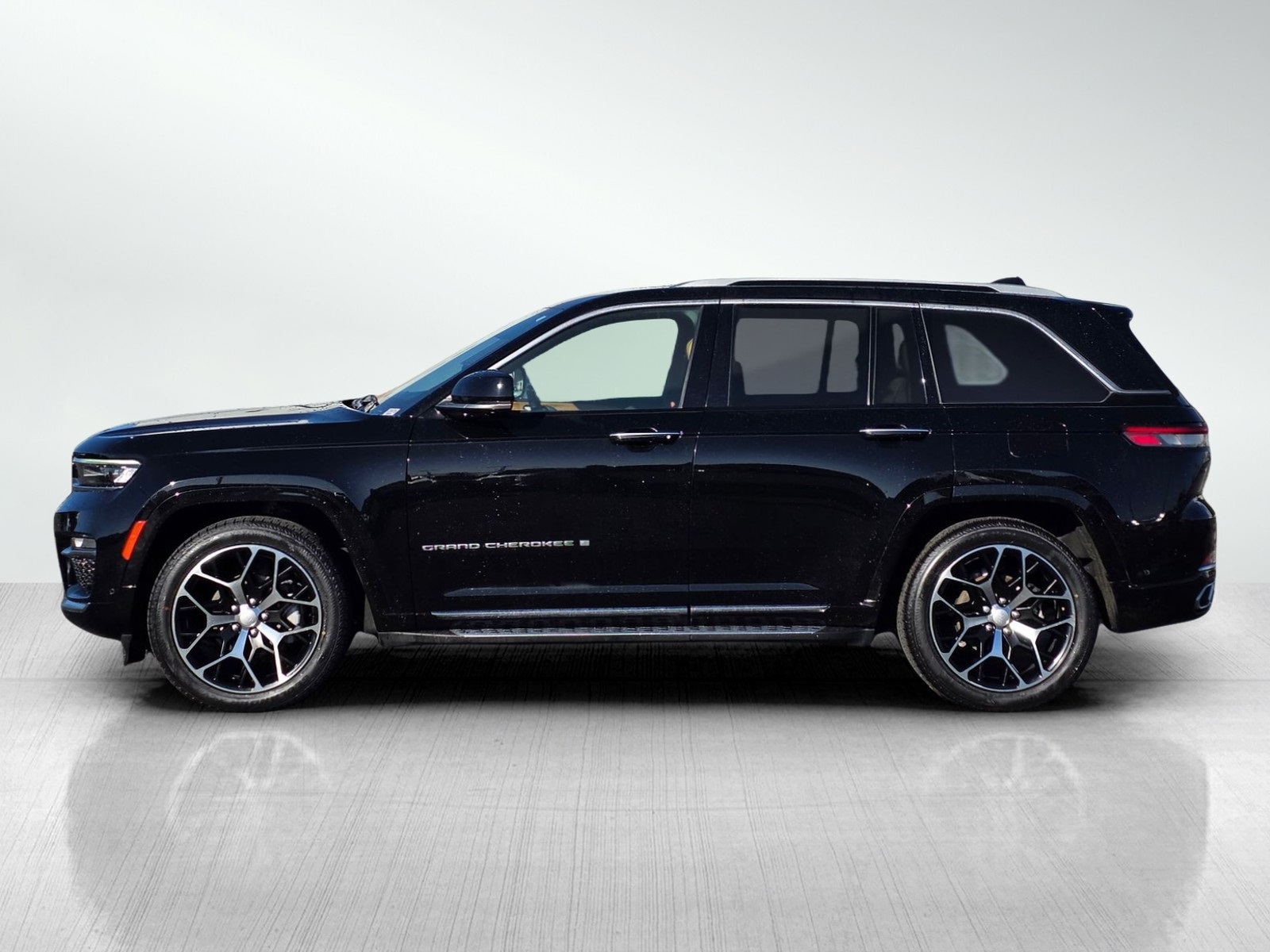 2023 Jeep Grand Cherokee Summit Reserve photo 3