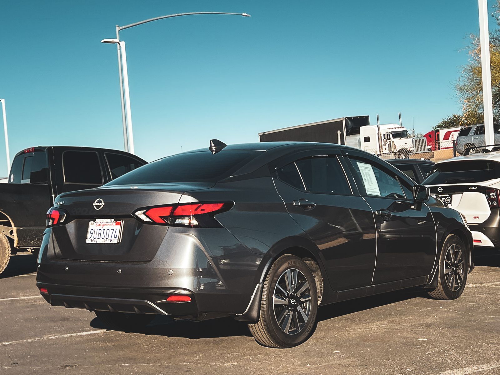2025 Nissan Versa 1.6 SV photo 3
