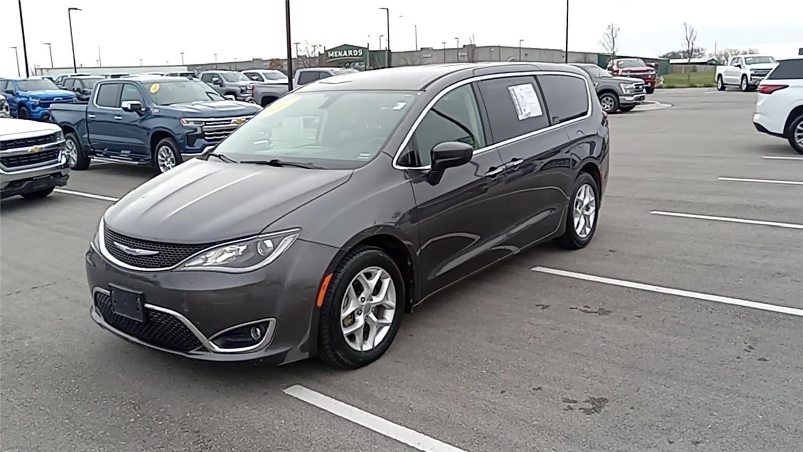 2017 Chrysler Pacifica Touring Plus photo 4