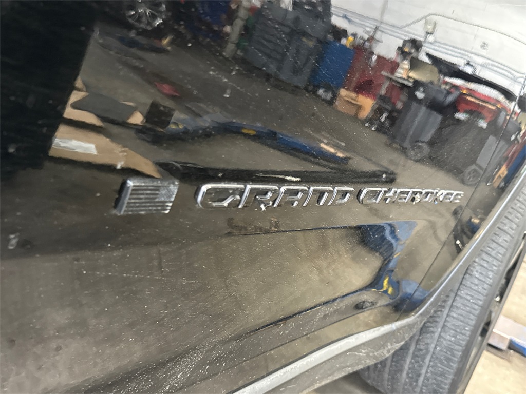 2023 Jeep Grand Cherokee Altitude photo 2