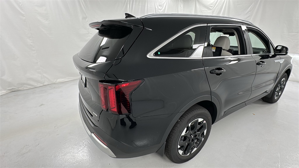 2025 Kia Sorento S photo 3