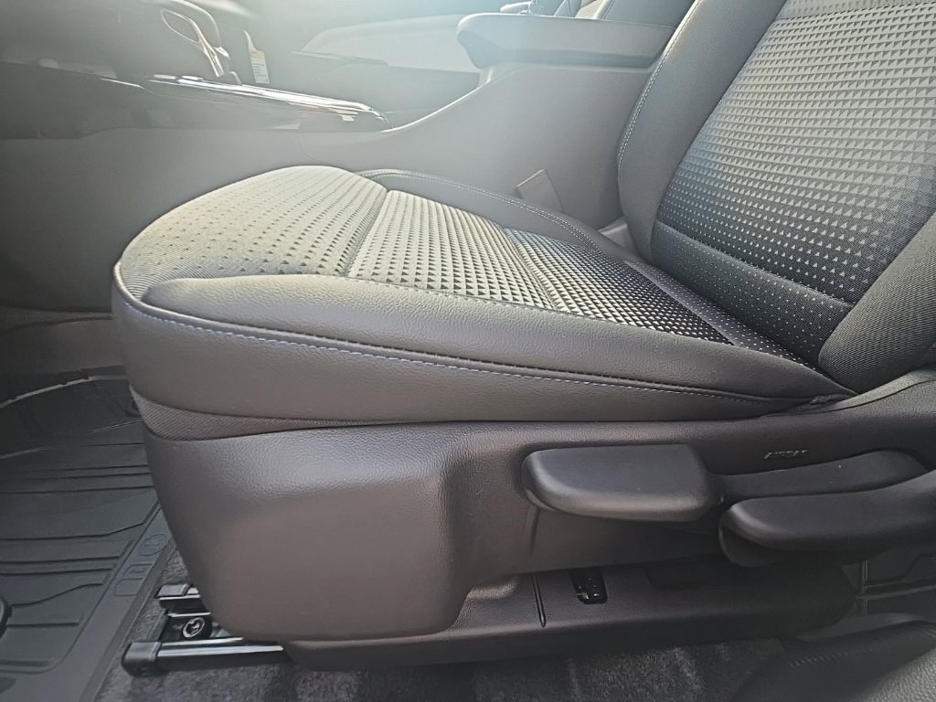 2025 Chevrolet Trax LT photo 13