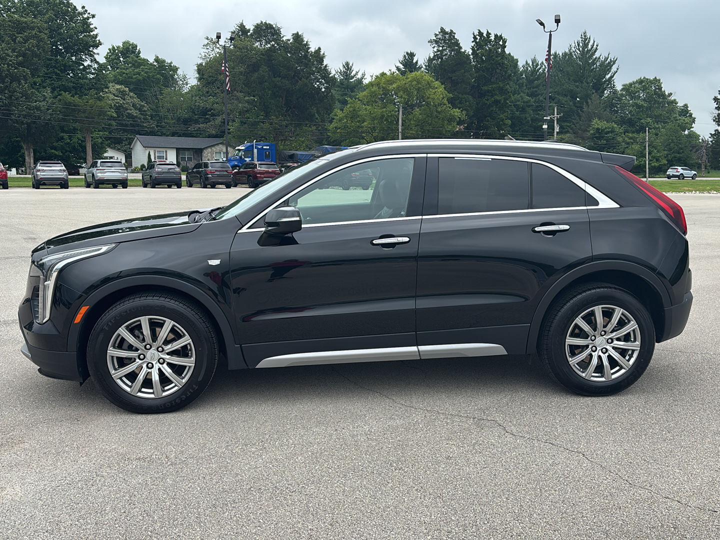 2022 Cadillac XT4 Premium Luxury photo 2