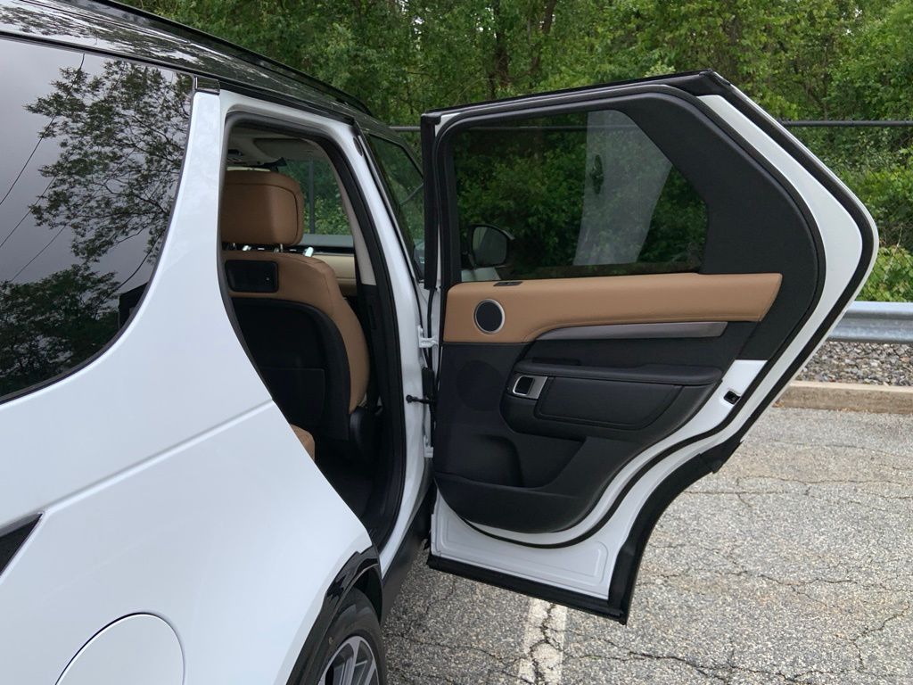 2025 Land Rover Discovery Metropolitan Edition photo 15