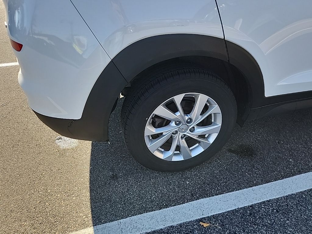 2021 Hyundai Tucson Value photo 4