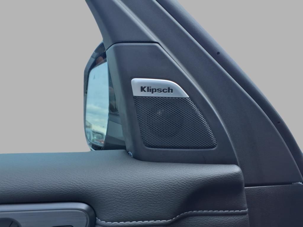 2025 Nissan Armada Platinum Reserve photo 9
